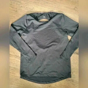 Varley Black yoga Long Sleeve Top Size M open back thumb holes